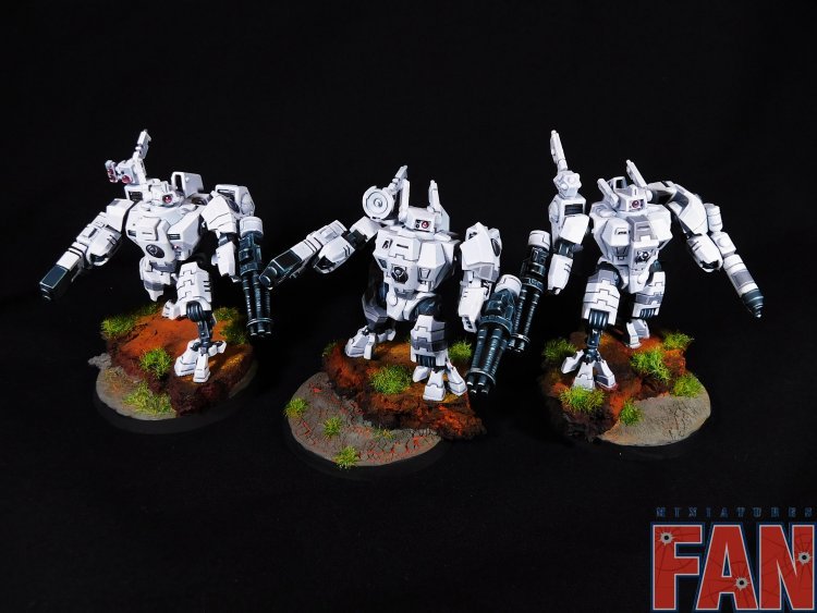 Warhammer 40k Tau Empire XV8 Crisis Battlesuit Team x3 (Pro-Painted)