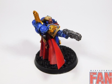 Warhammer 40k Ultramarines Primaris Captain with Power Fist (Pro-Painted)