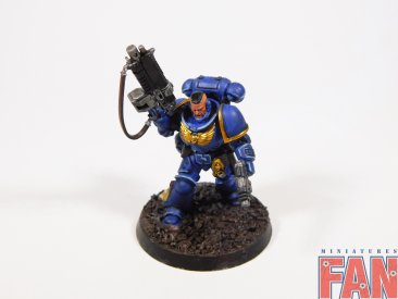 Warhammer 40k Primaris Space Marines Lieutenant with auto bolt rifle (Pro-Painted)