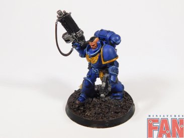 Warhammer 40k Primaris Space Marines Lieutenant with auto bolt rifle (Pro-Painted)