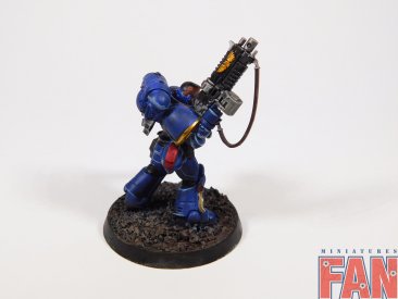 Warhammer 40k Primaris Space Marines Lieutenant with auto bolt rifle (Pro-Painted)