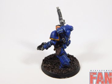 Warhammer 40k Primaris Space Marines Lieutenant with auto bolt rifle (Pro-Painted)