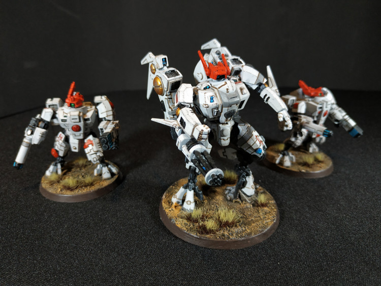 Warhammer 40k Tau Empire Commander and 2x XV8 Crisis Battlesuits (Tau Army item №6/9, Pro-Painted)