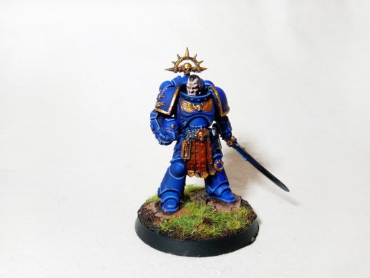 Warhammer 40k Space Marine Ultramarines Lieutenant Amulius (Pro-Painted)