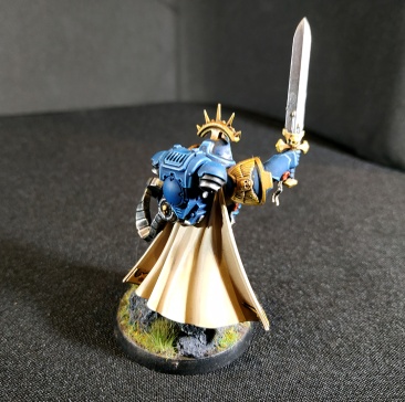 Warhammer 40k Space Marines Primaris Captain in Gravis armour (Pro-Painted)