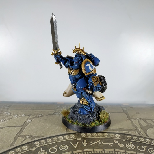 Warhammer 40k Space Marines Primaris Captain in Gravis armour (Pro-Painted)