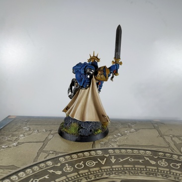 Warhammer 40k Space Marines Primaris Captain in Gravis armour (Pro-Painted)