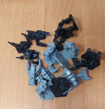 Sledge and Scarecrow - серый